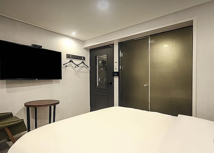 Louis Hotel