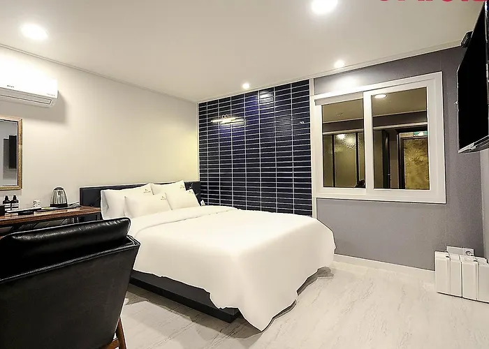 Louis Hotel