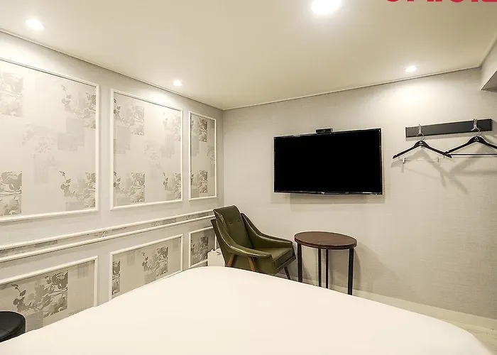 Louis Hotel